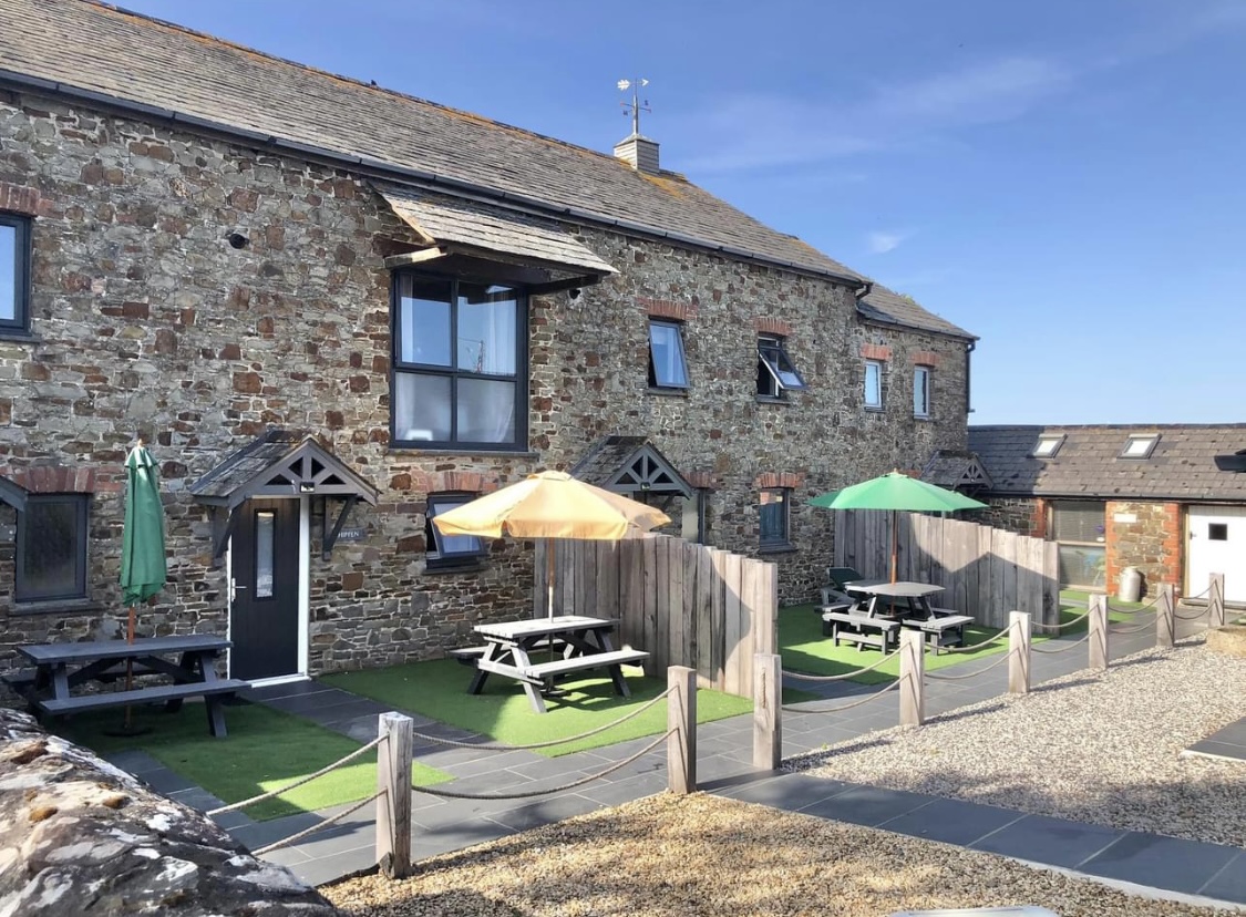 Barns at Court Farm - outside seating areas and gardens