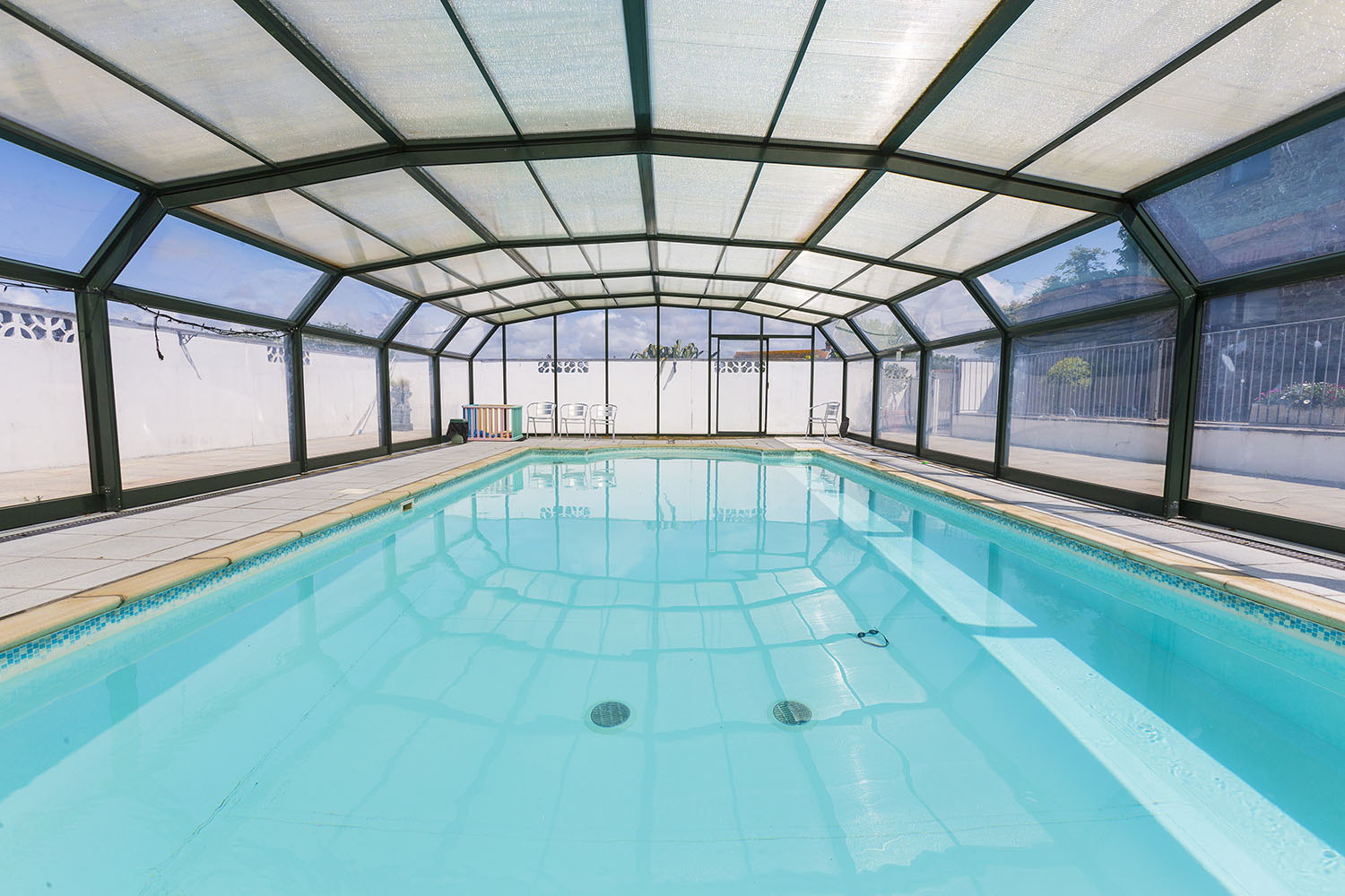 Barns at Court Farm - indoor heated pool