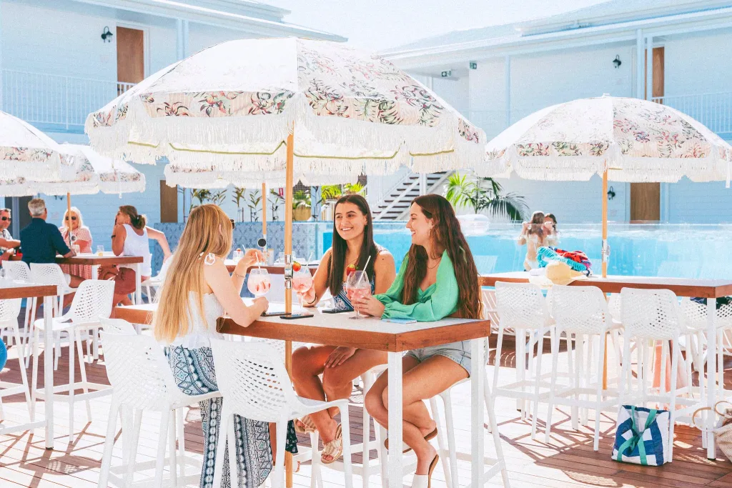 Bounce Noosa - chill with friends by the pool