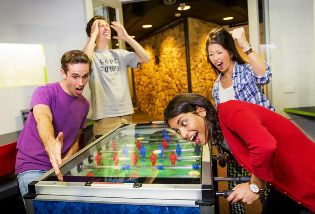 Space Hotel - competitive games between friends