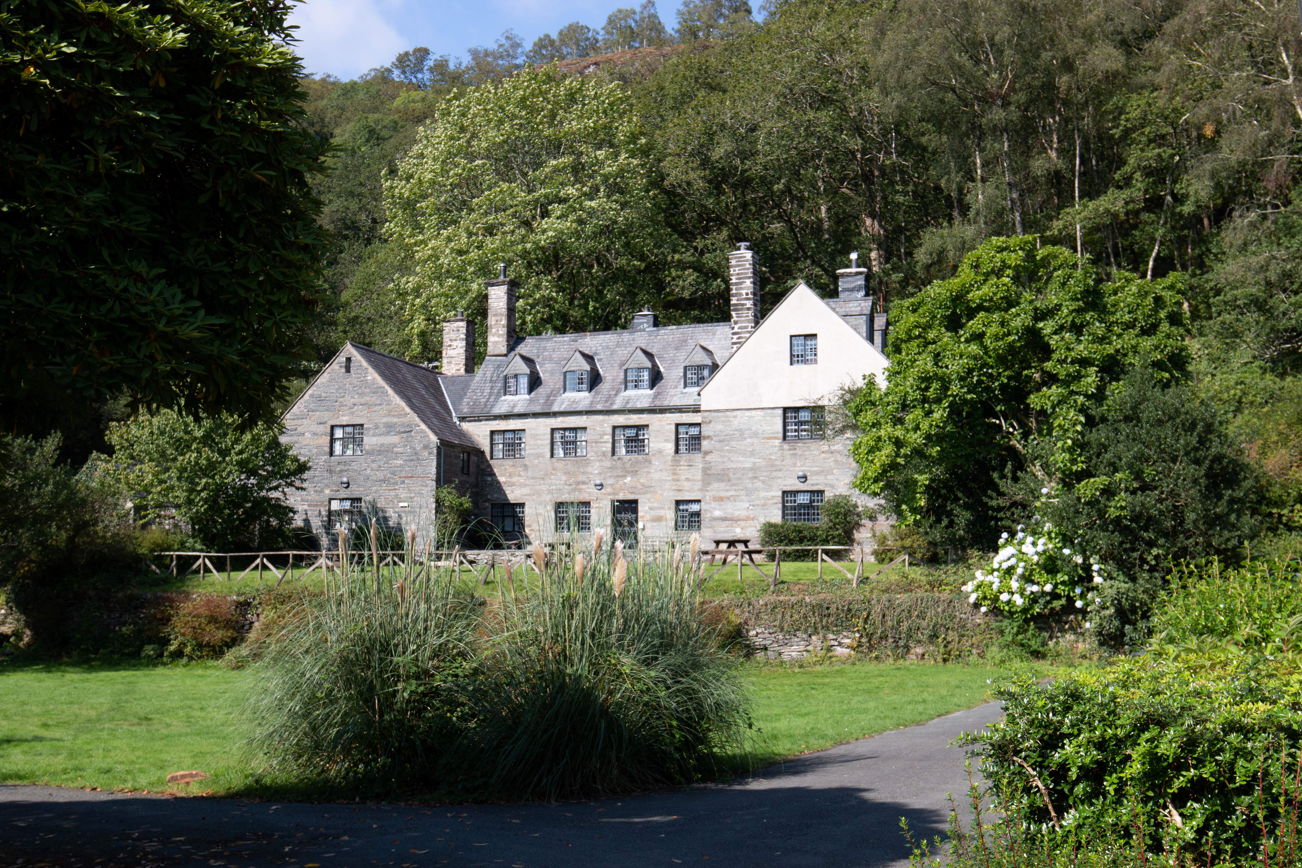 Plas Dol y Moch - manor house accommodation for 47 guests