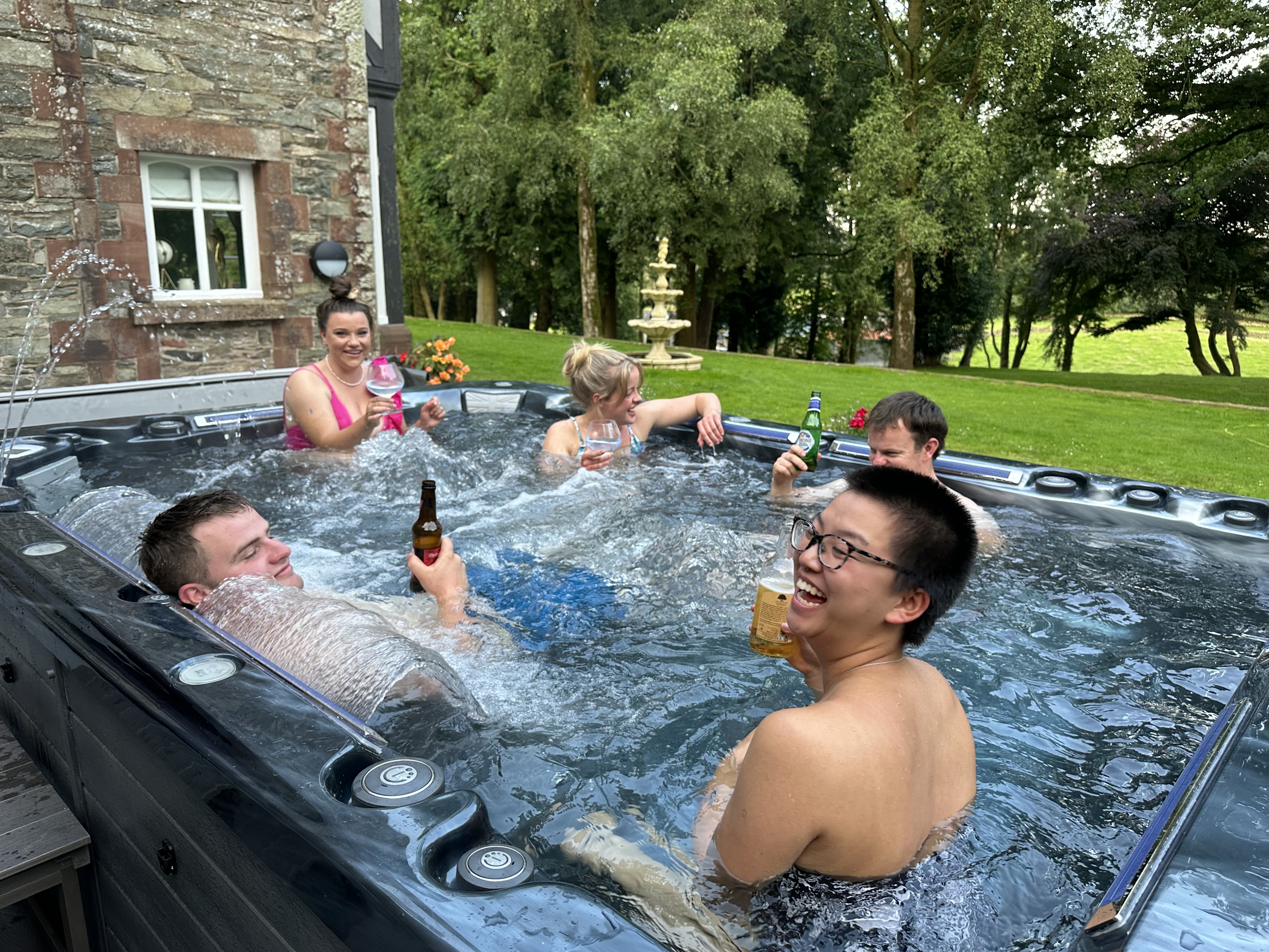 Dunningwell Hall - 16 seater luxury hot tub