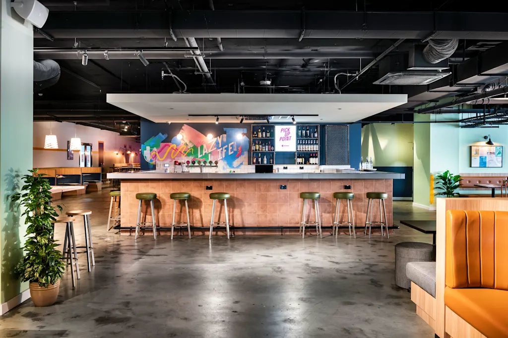 Hostel G Perth - spacious bar area