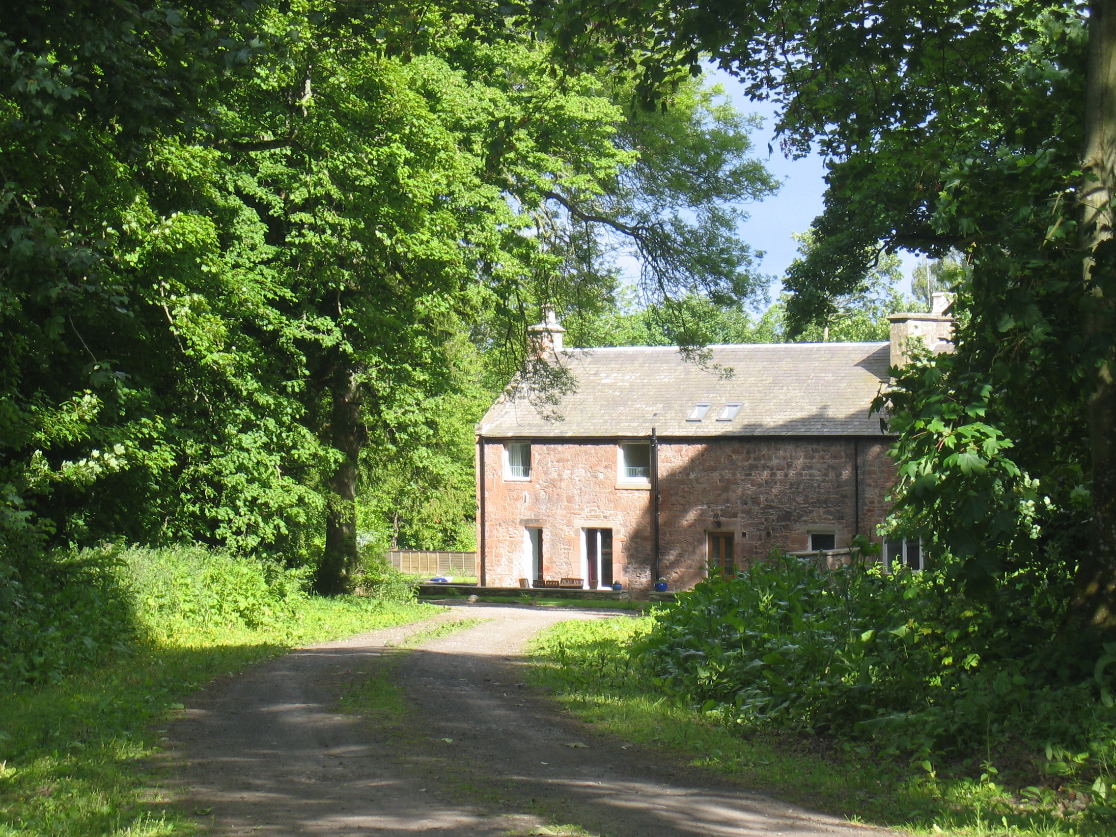 Kinblethmont Chauffeurs Cottage and Studio - path to the cottages