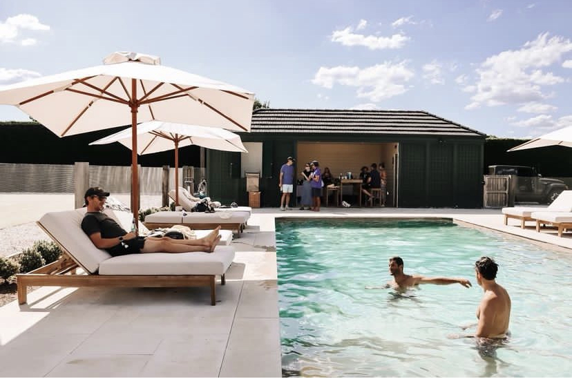 Mount William Homestead - cool off in the outdoor pool and relax on the loungers