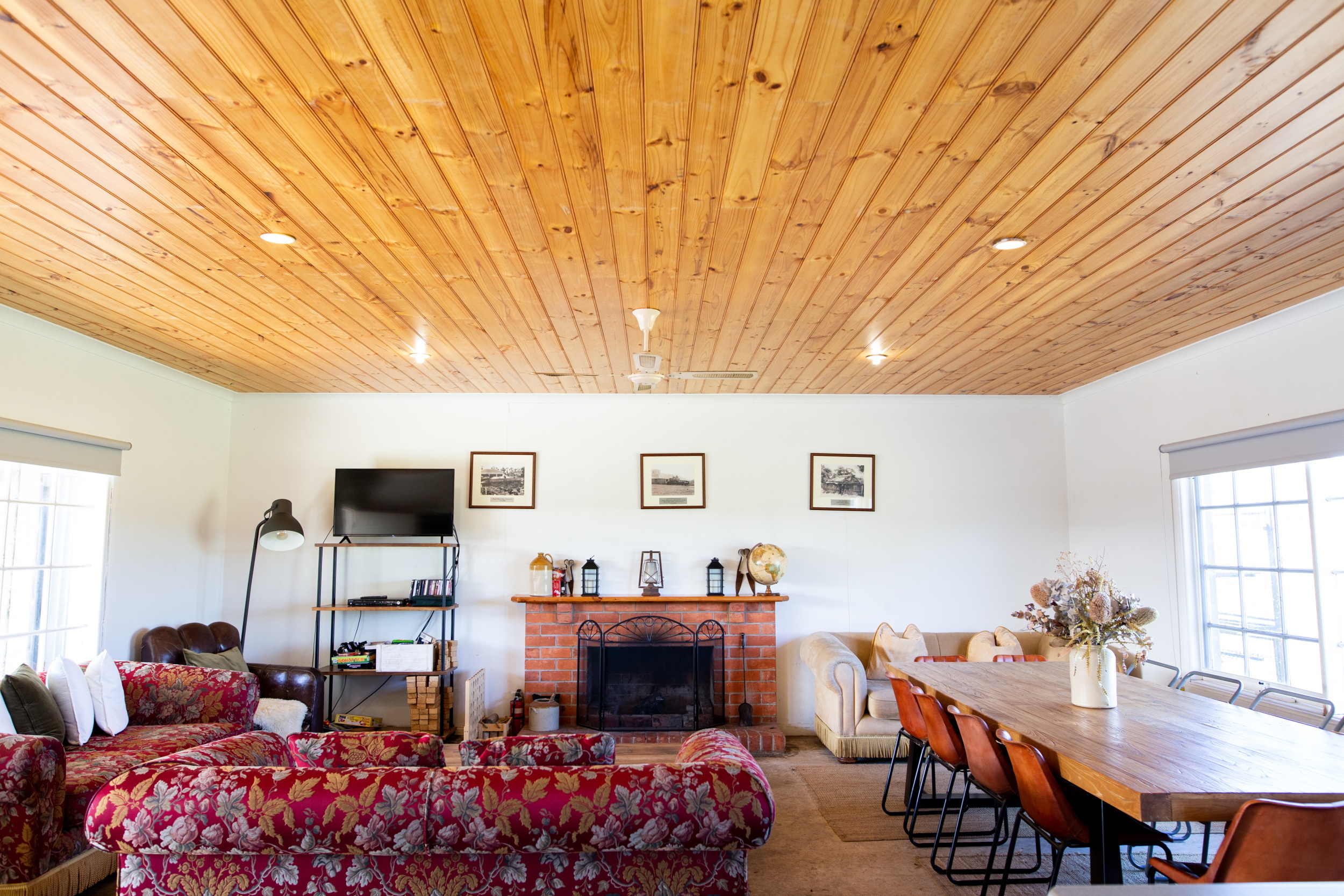 Mount William Shearers - cosy lounge diner with fireplace