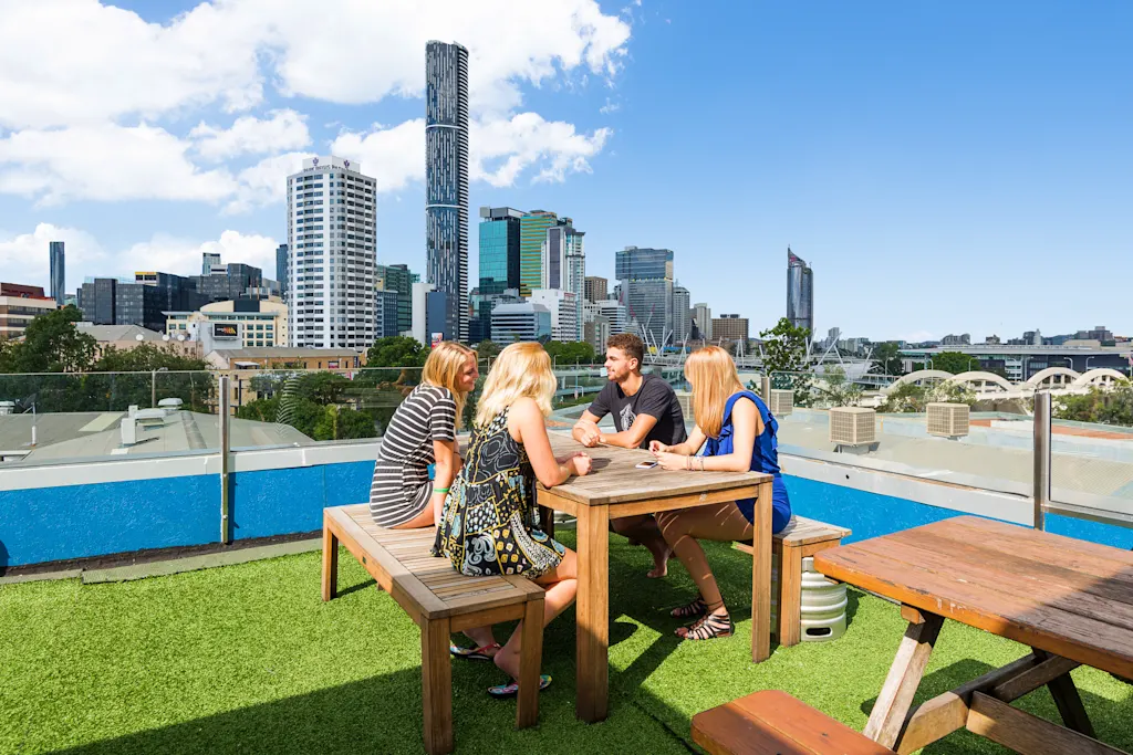 Summer House Backpackers - rooftop dining