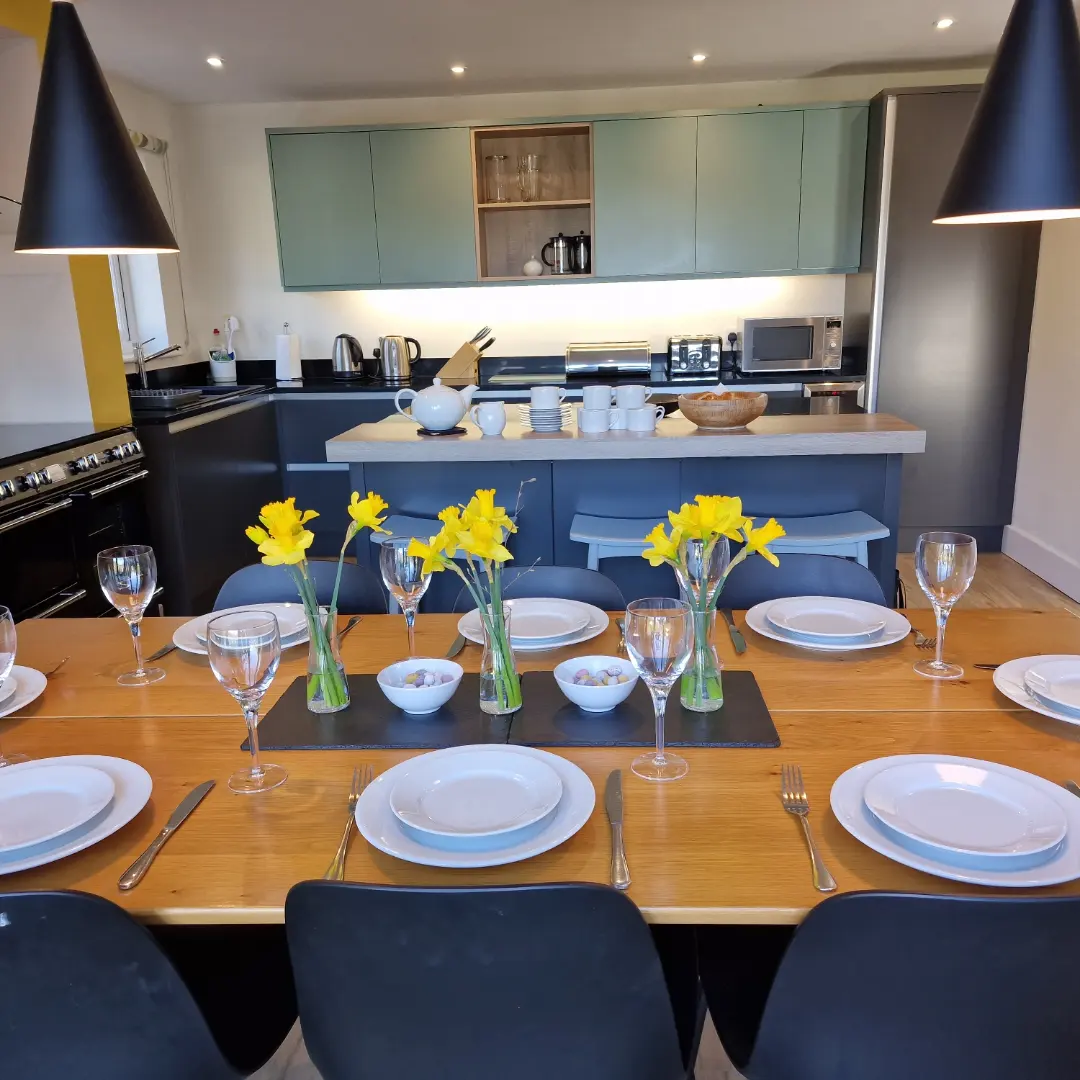 San Ging - kitchen diner