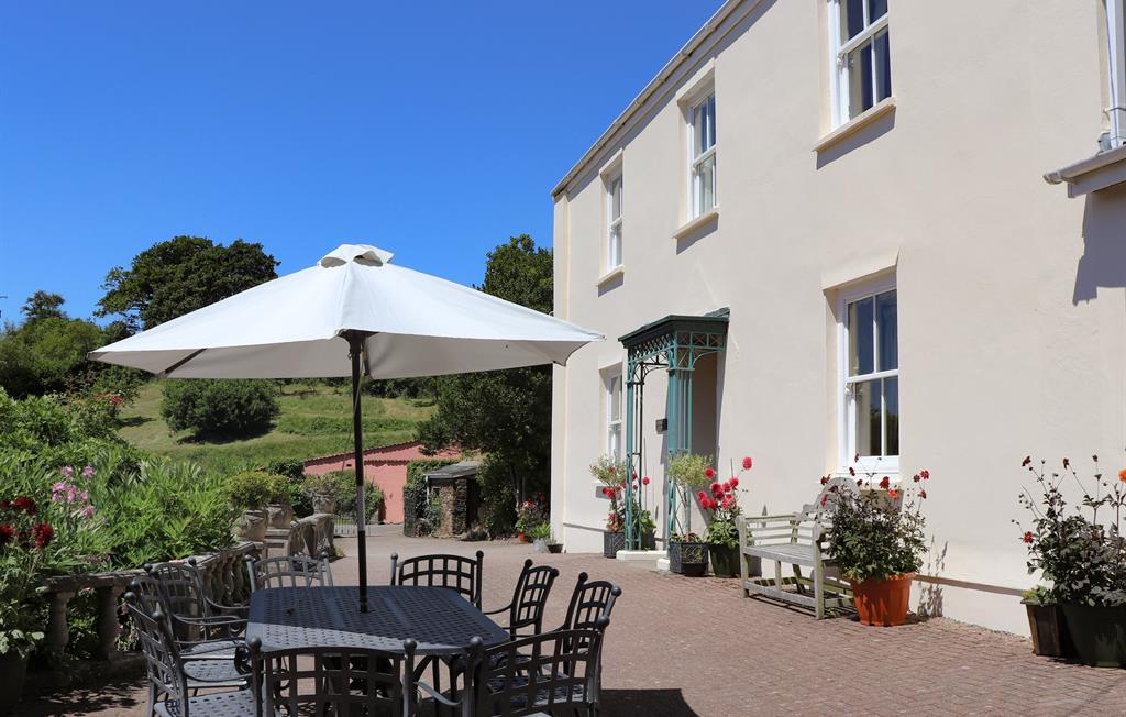 Coulscott House - outside dining on the terrace