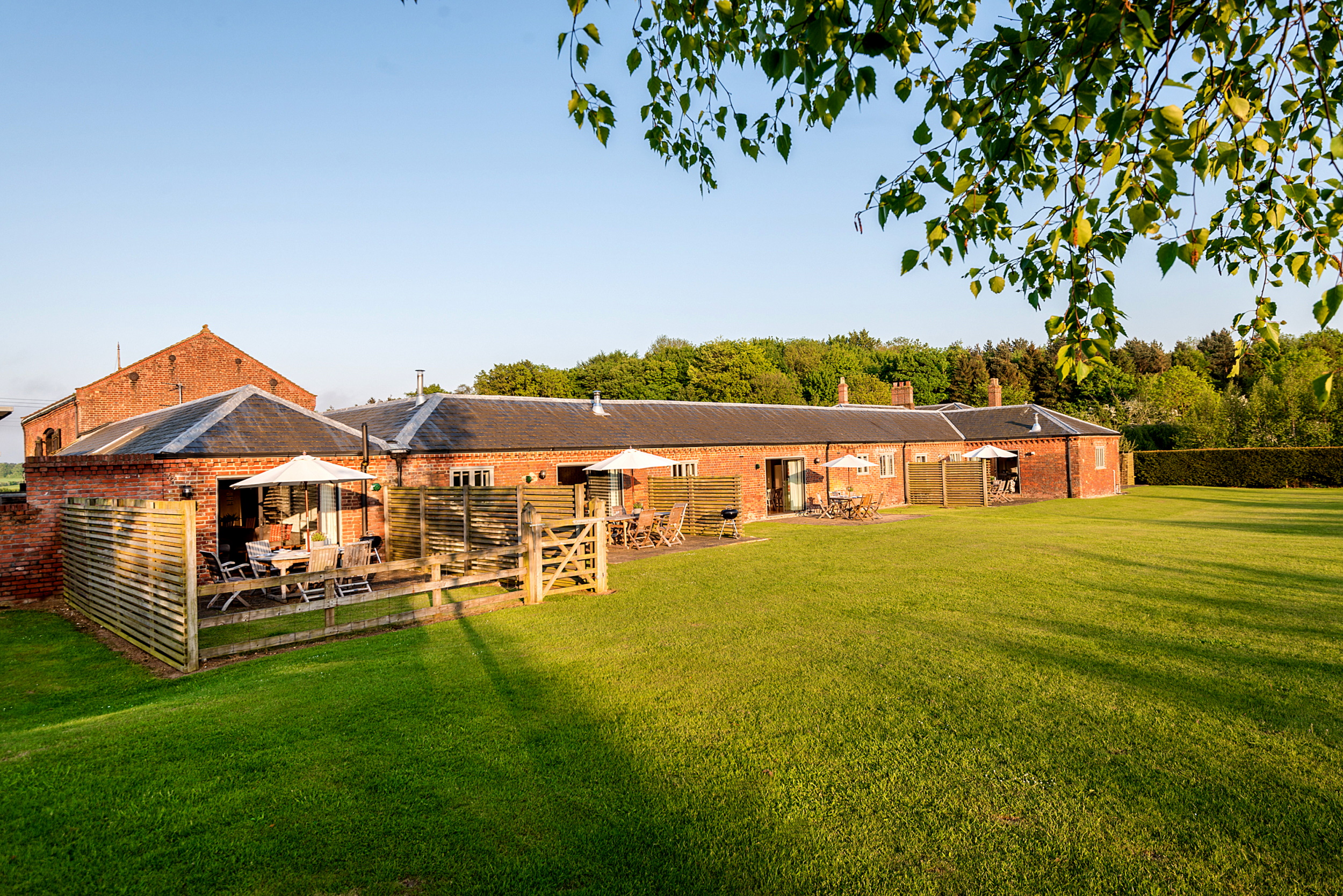 Cranmer Swallows Nest - outdoor seating with views over large lawn