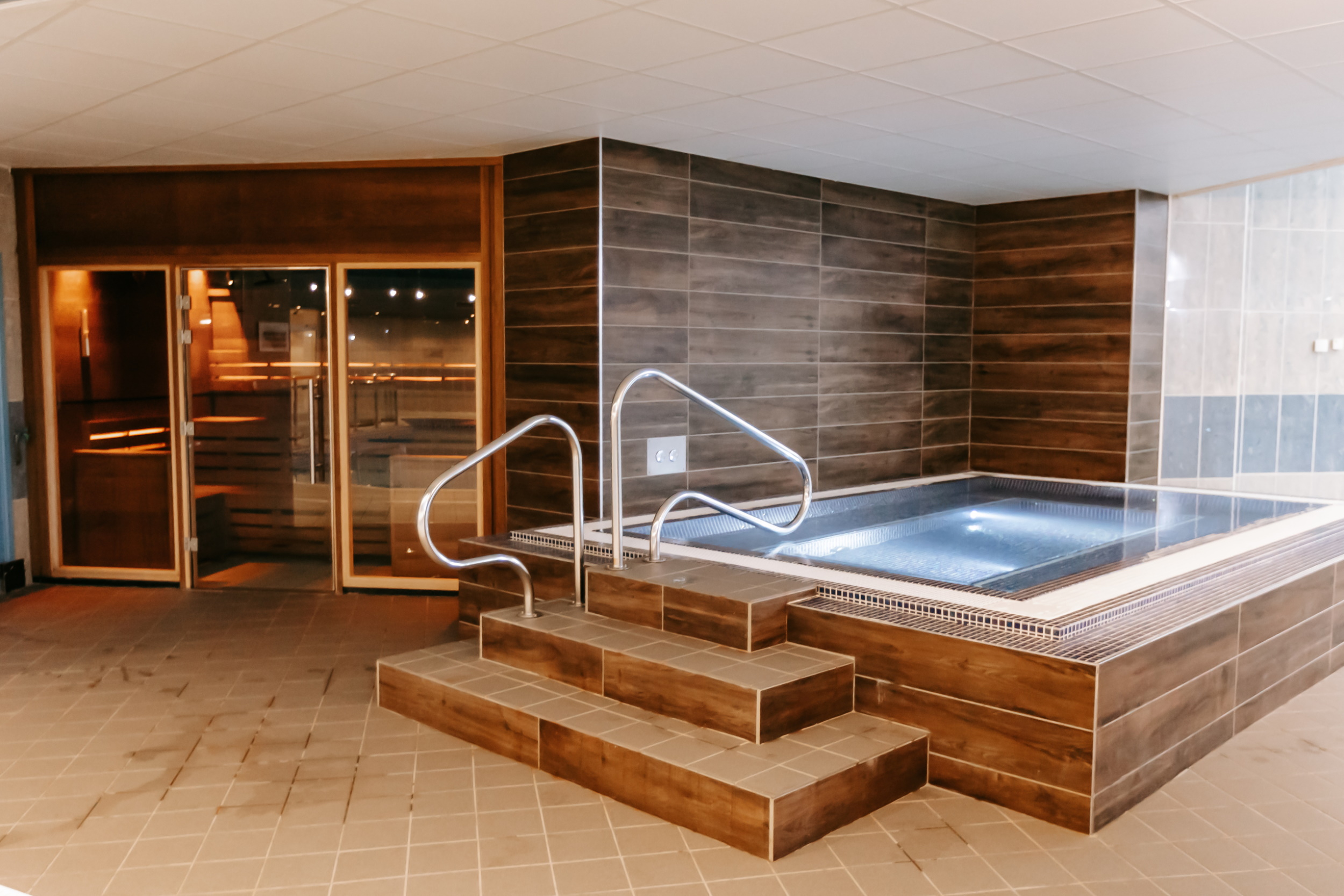 Watson Cottage - use of luxury Jacuzzi and sauna