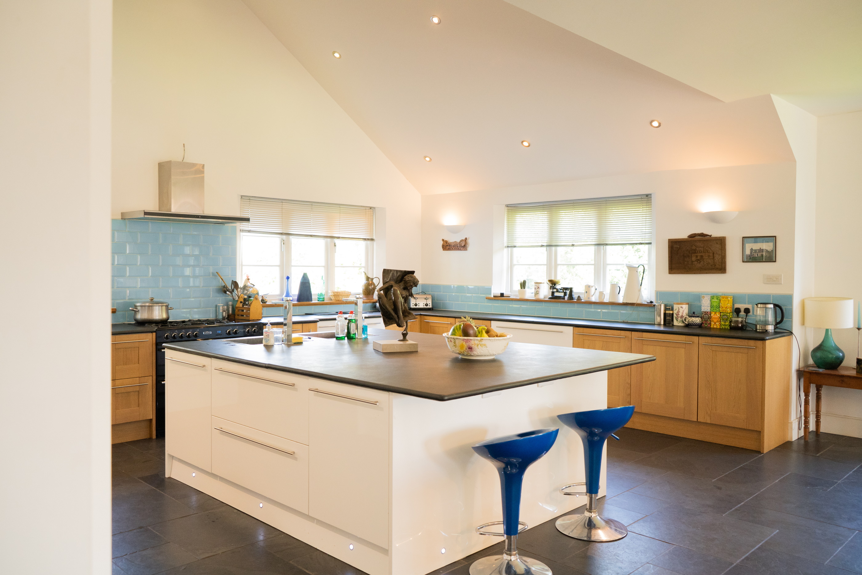 Crowborough Farmhouse - open plan kitchen with sociable island