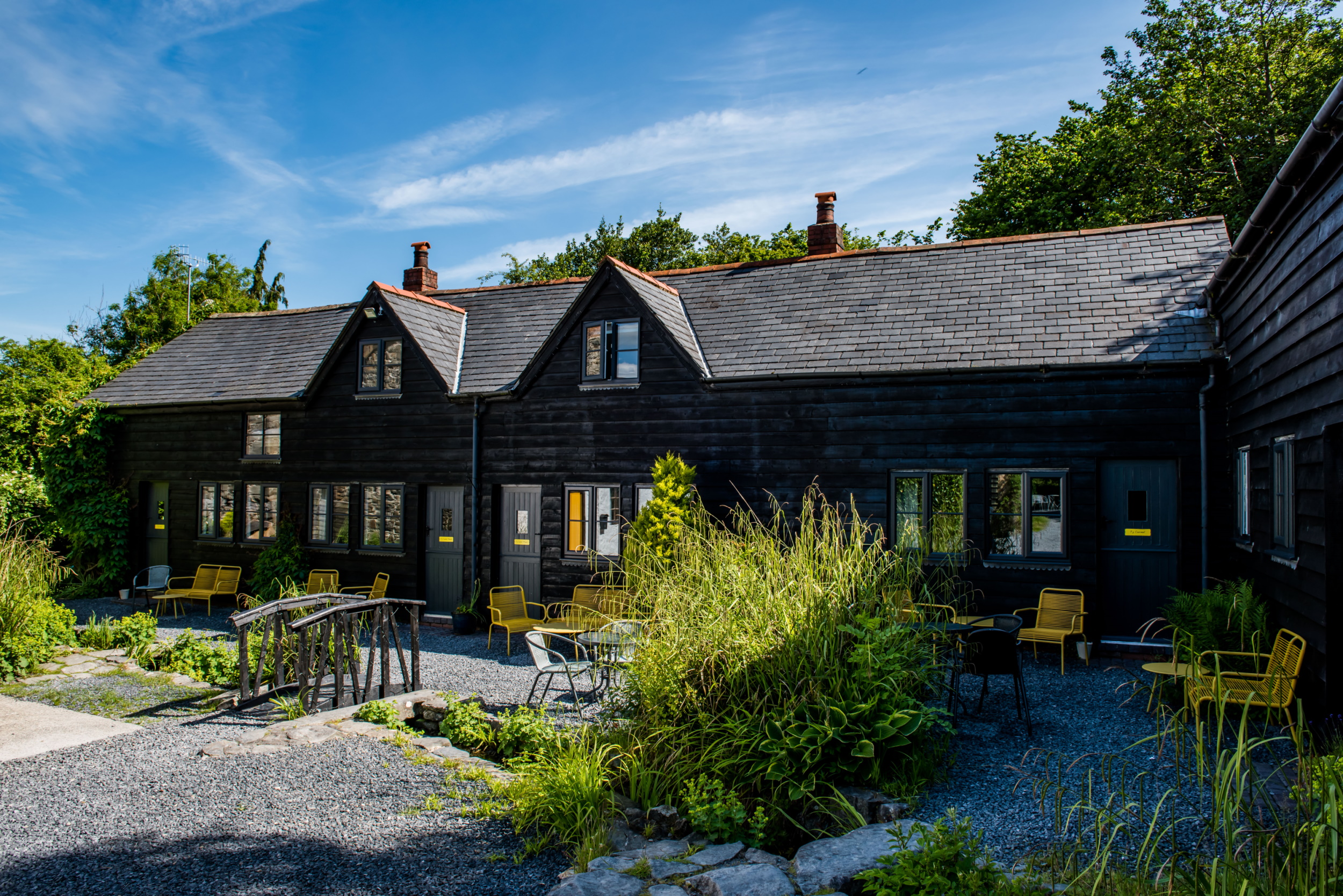 Glyngynwydd Cottages - external aspect and seating area