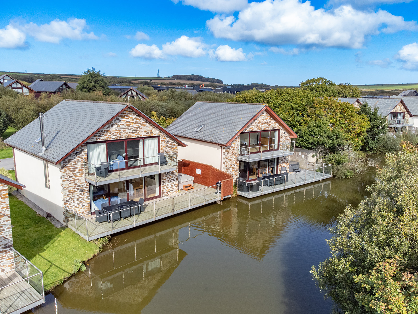 Retallack Resort - King Fisher waterside lodge