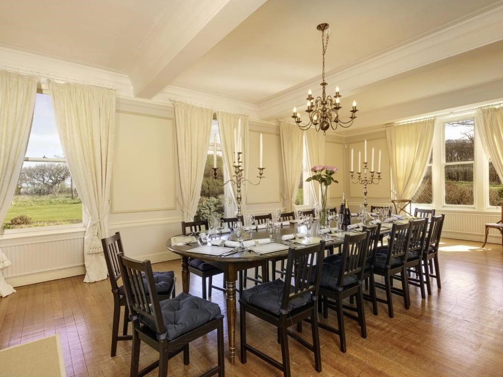 Green Craig - formal dining table for at least 16 guests