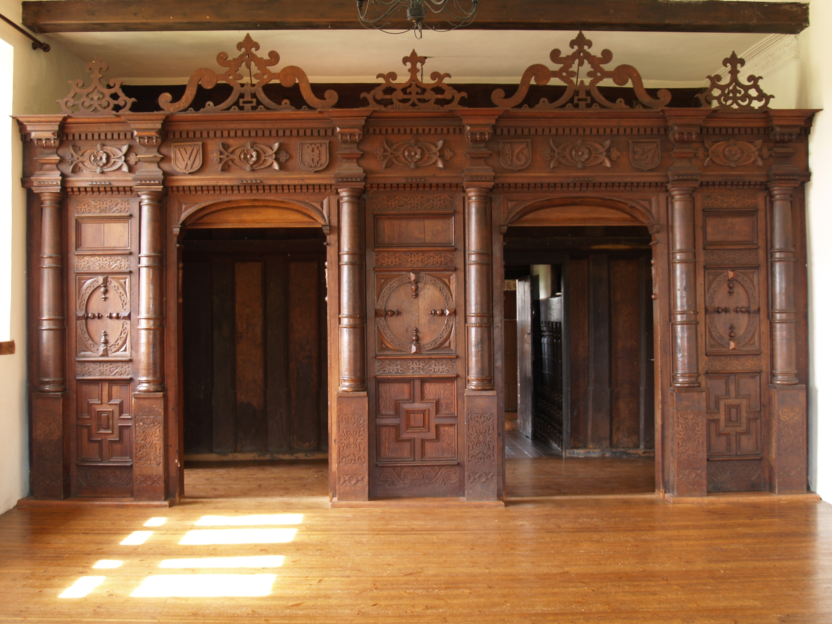 Treowen passage screen in banqueting hall