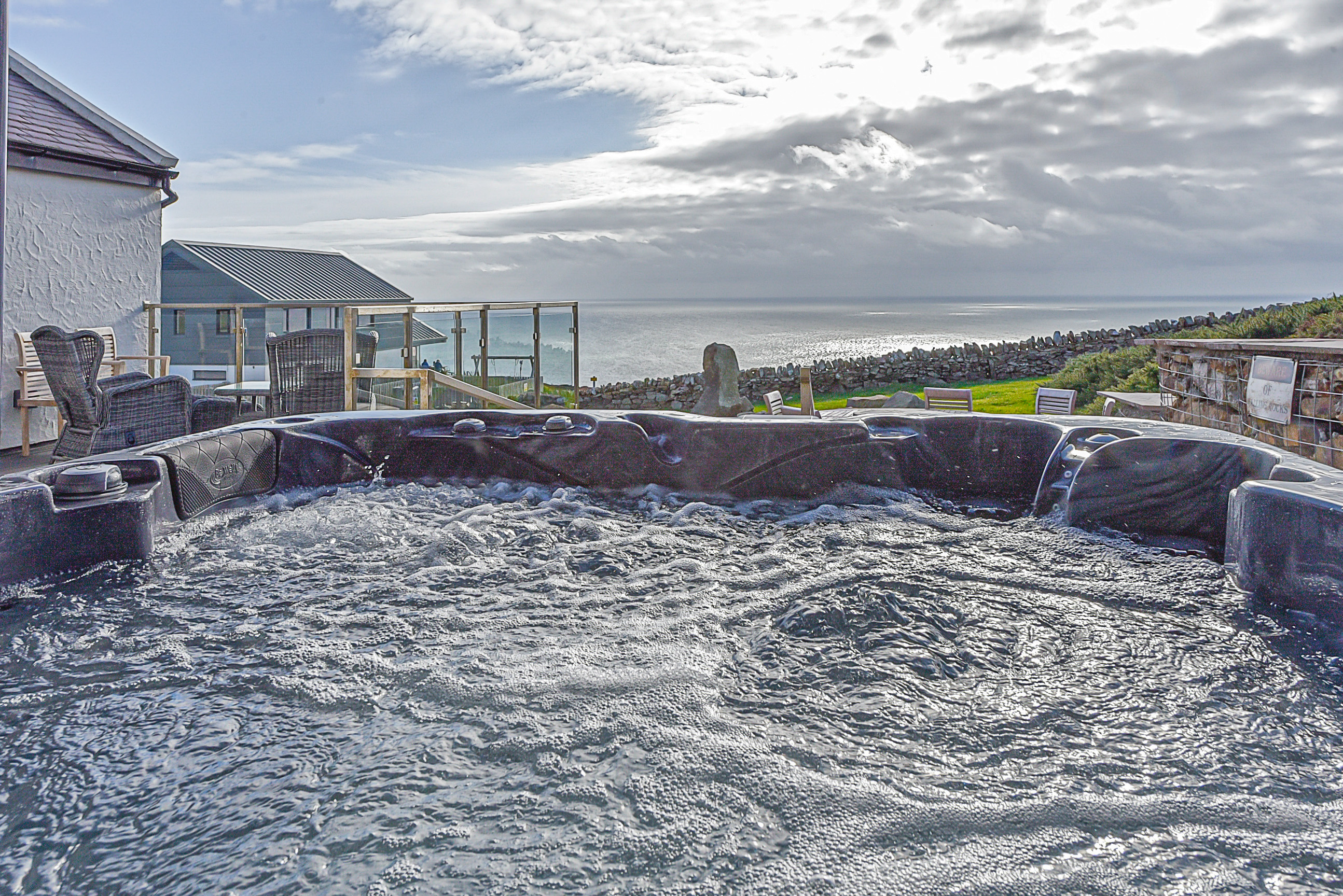 Goferydd - hot tub with glorious views