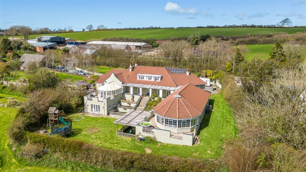 Henstridge House - aerial view in impressive grounds and gardens