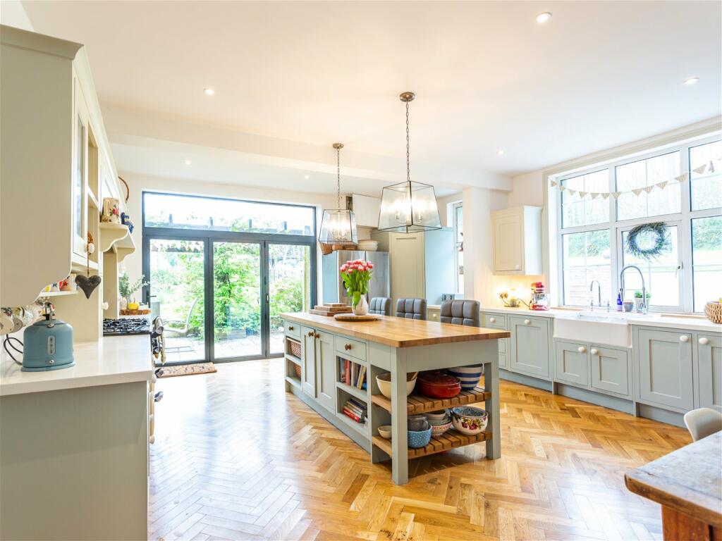 Henstridge House - really well equipped kitchen and access to the garden
