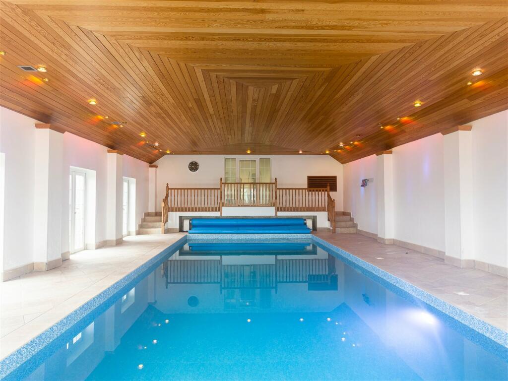 Henstridge House - indoor swimming pool