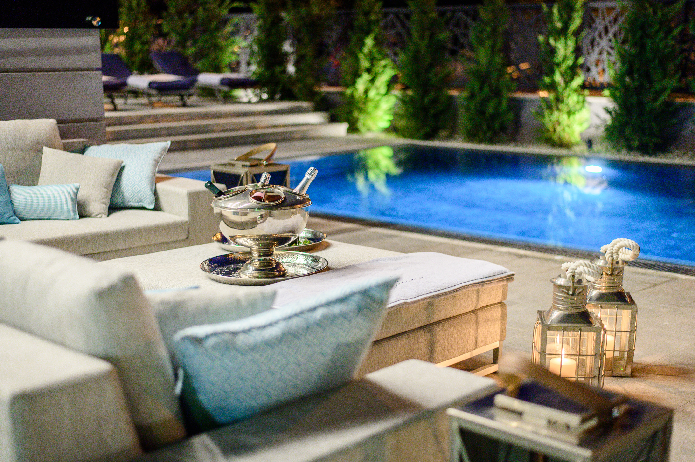 Villa Curiera - a drink by the pool