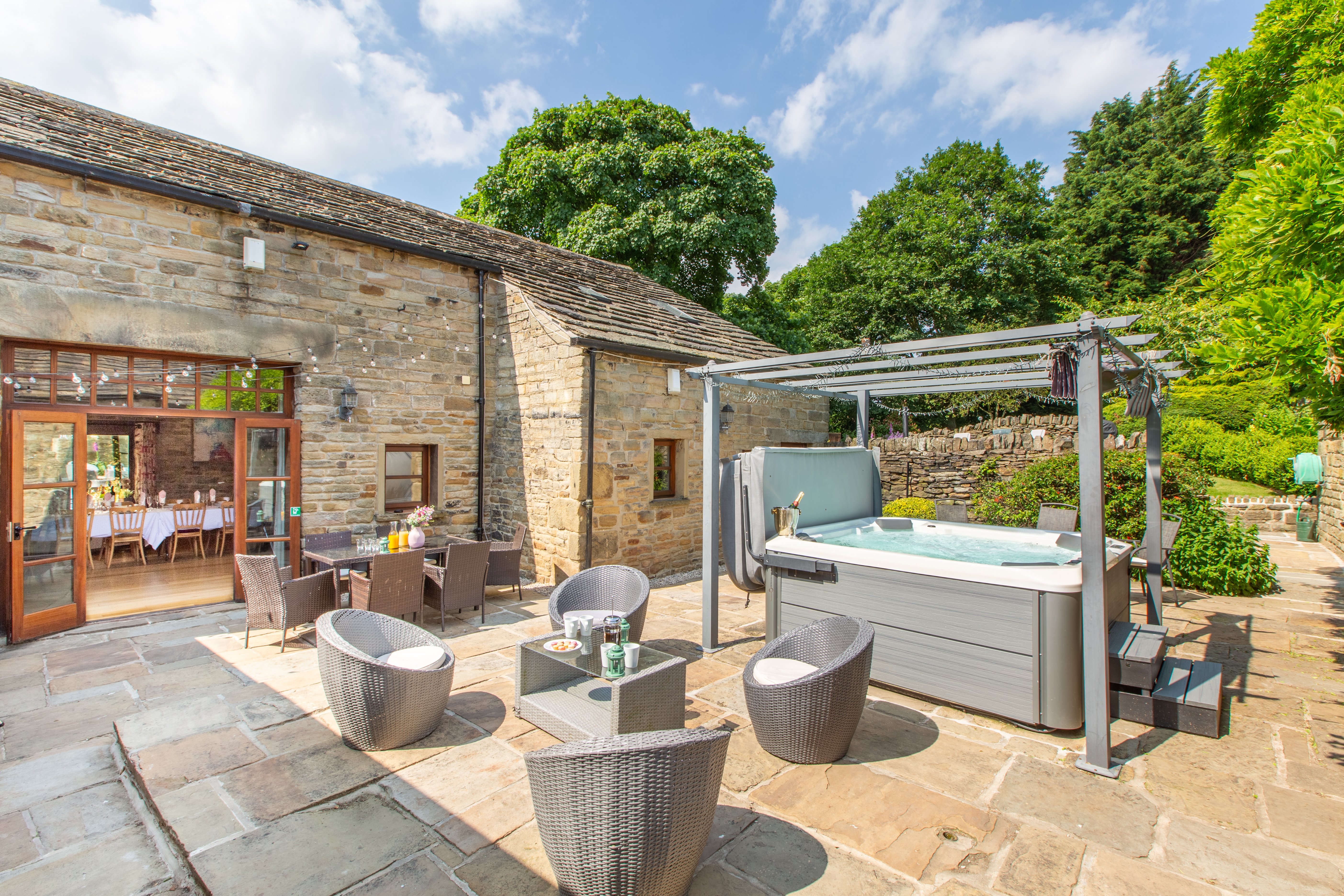Horn Cote - terrace for al fresco dining and relaxing in the sun