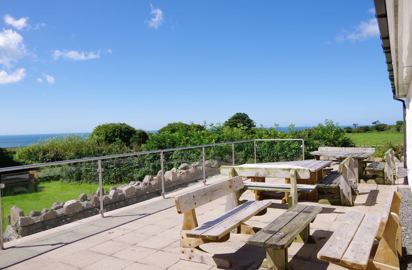 Rhossili Bunkhouse - outside picnic benches