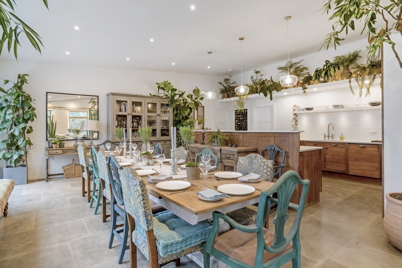The Plant House - sociable table for eating together