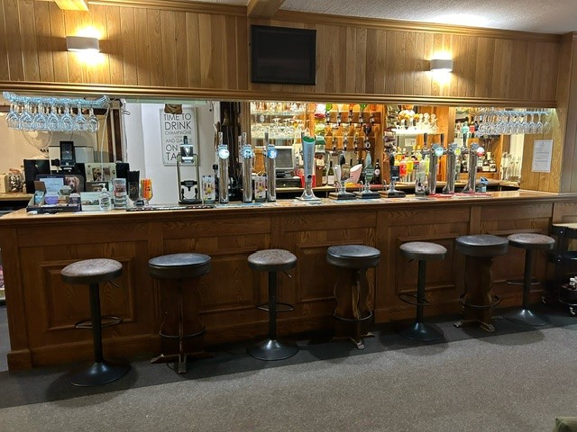 Symonds Yat Lodge - well stocked on site bar