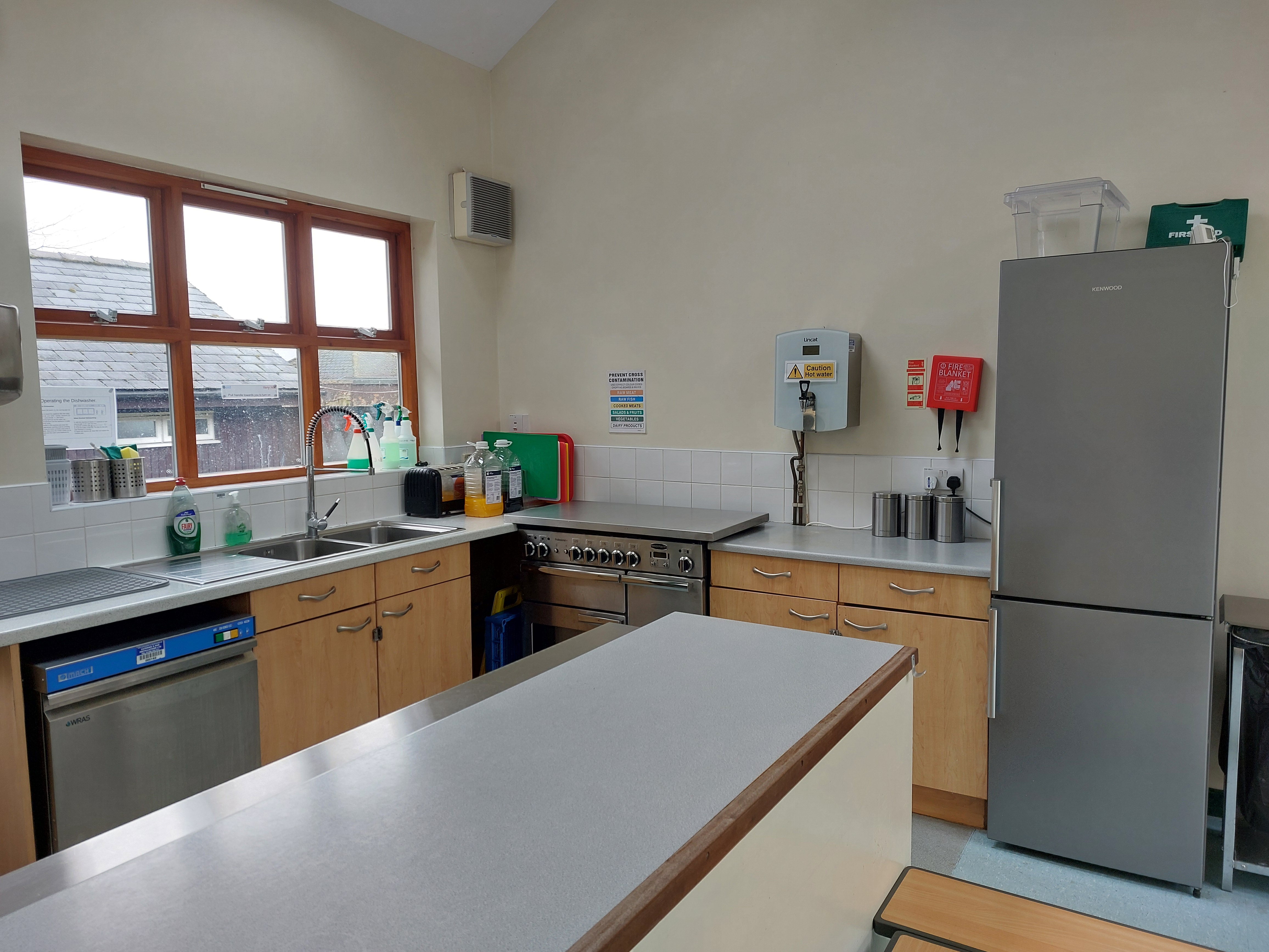 Lodge at Plas Pencelli - well equipped kitchen for group cooking