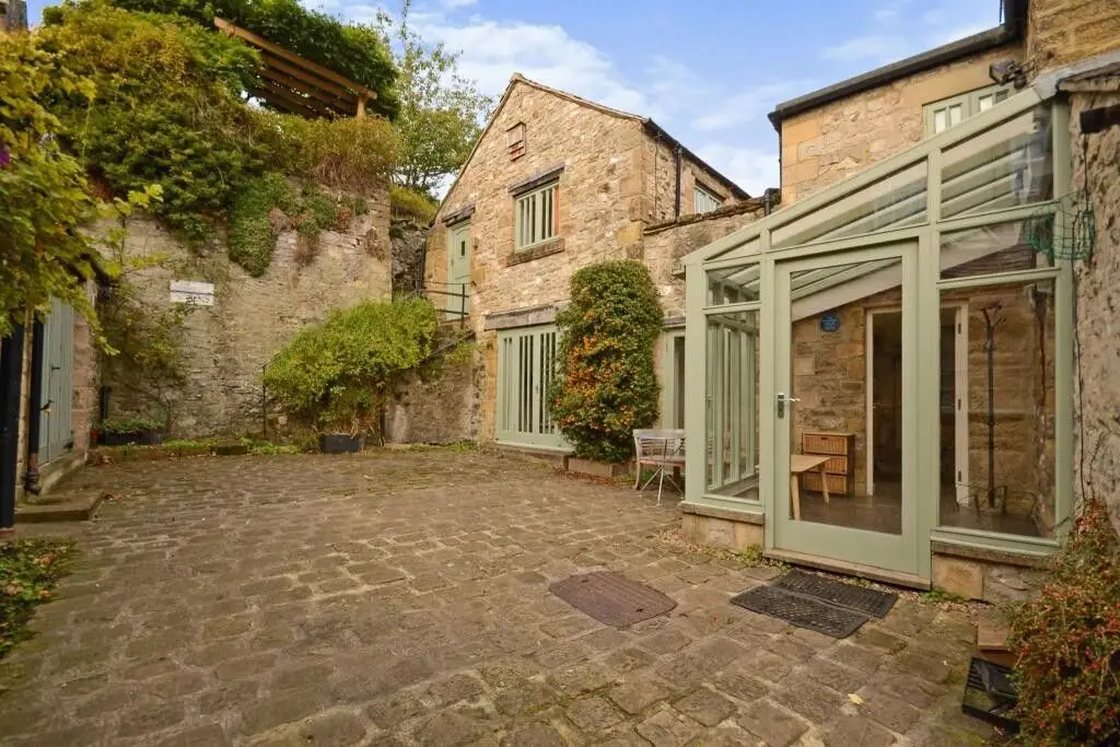 Victoria Cottage - attractive stone cottage in Bakewell