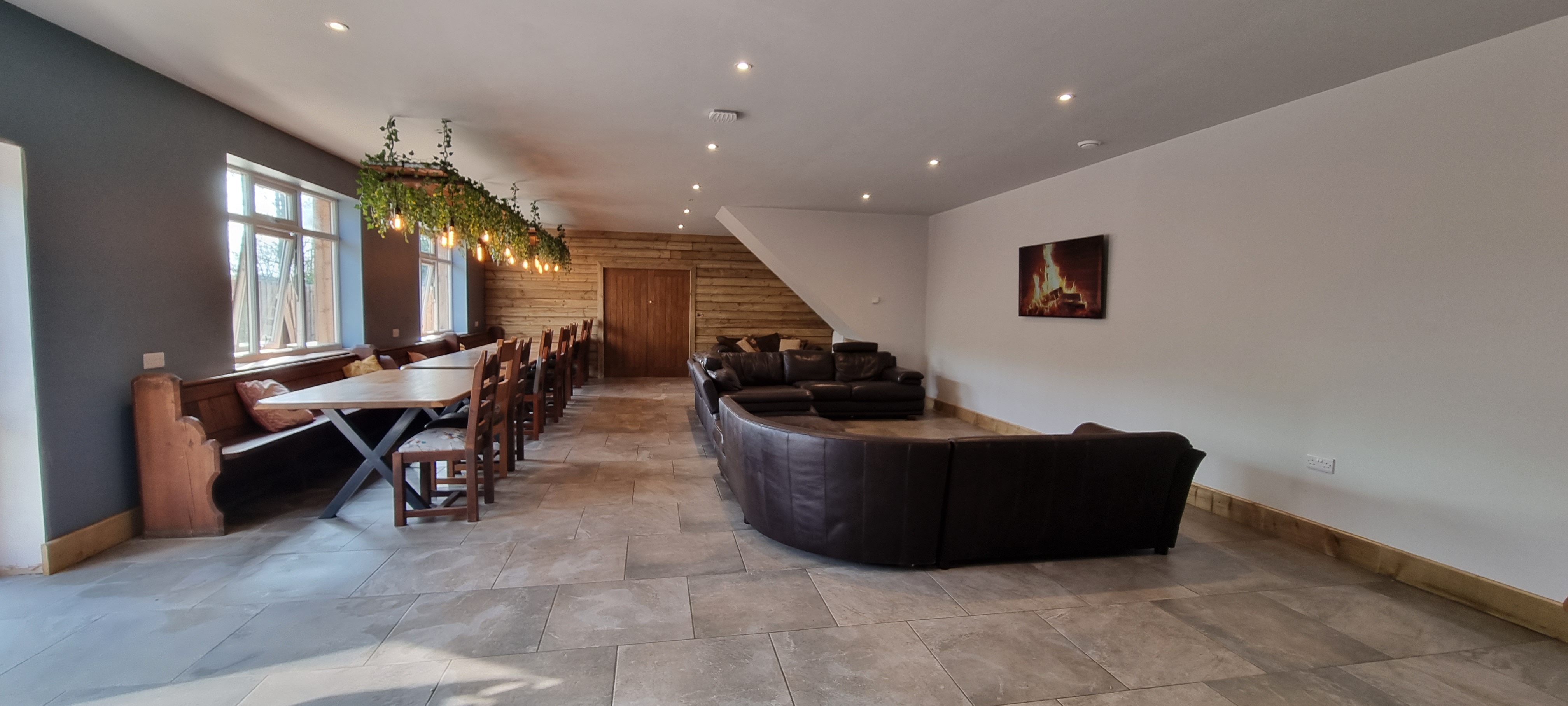 The Roaches Bunkhouse - somewhere to relax and socialise in Peak Lodge