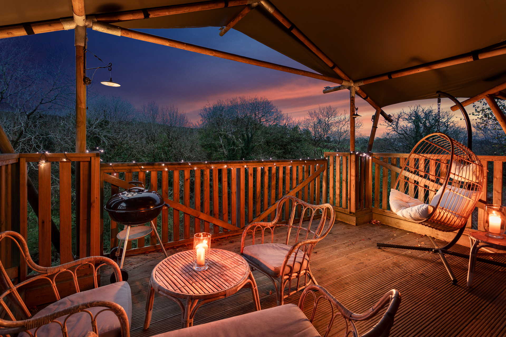 Ekopod Cornwall - covered terrace in Kemper with plenty of seating