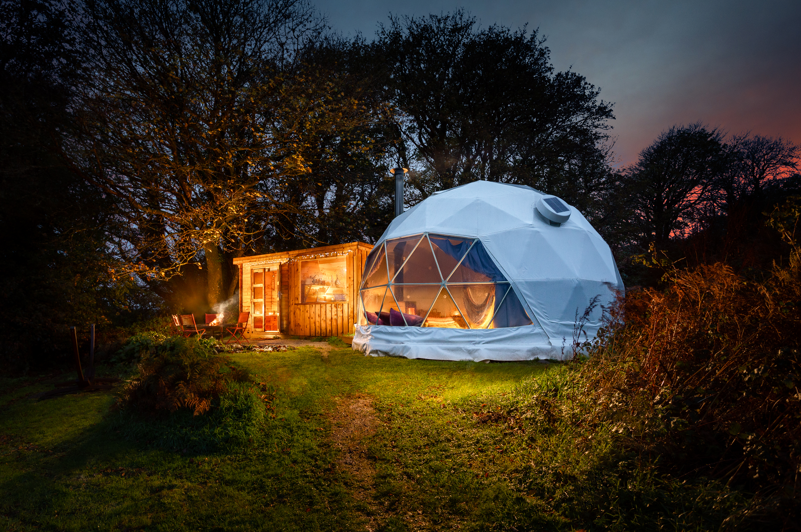 Ekopod Cornwall - Kensa geodome at night