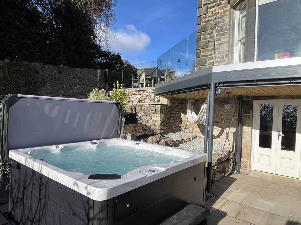 Victoria Mount - hot tub bubbles for relaxation