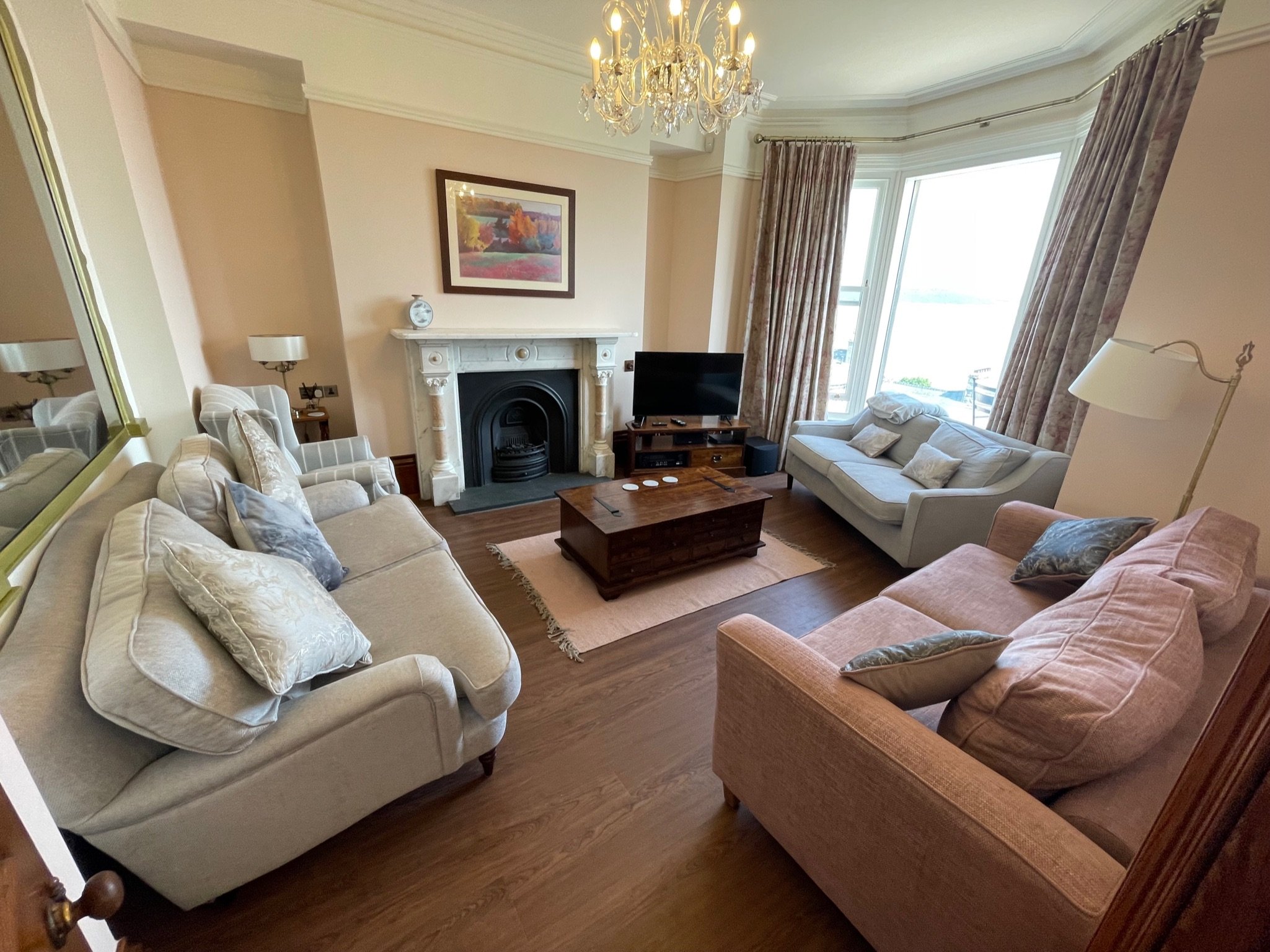 Victoria Mount - high ceilings and original fireplace in this welcoming lounge