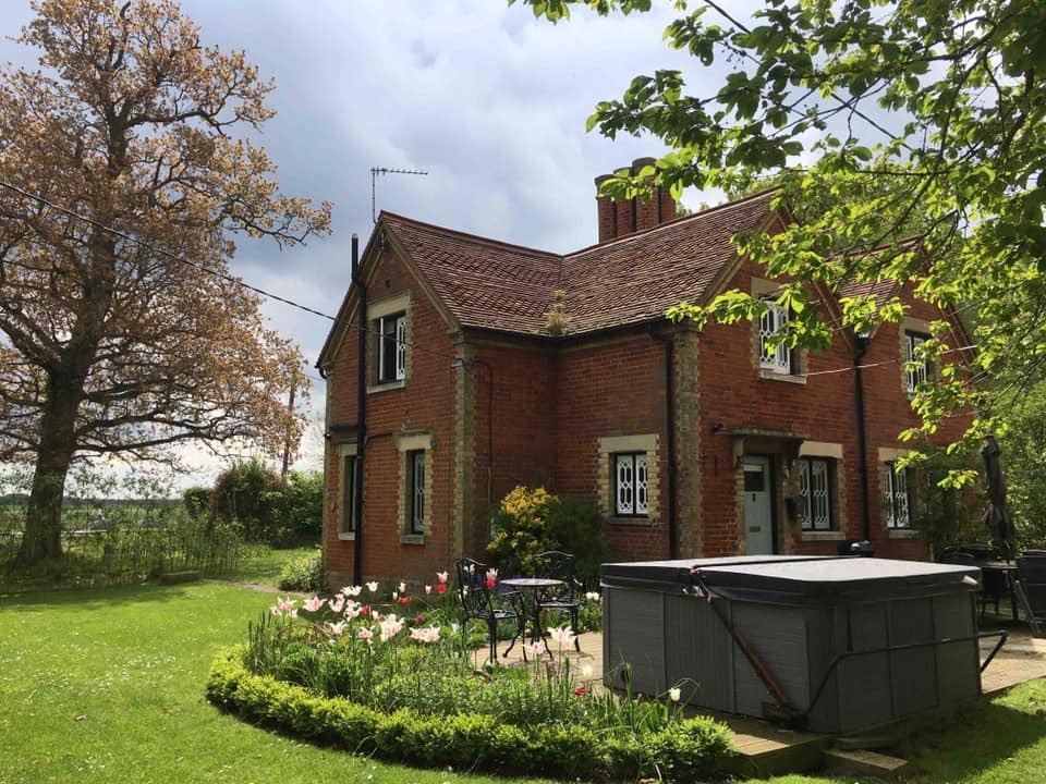 Fullers Hill Cottages - Apple Cottage garden with bistro table for a coffee and hot tub