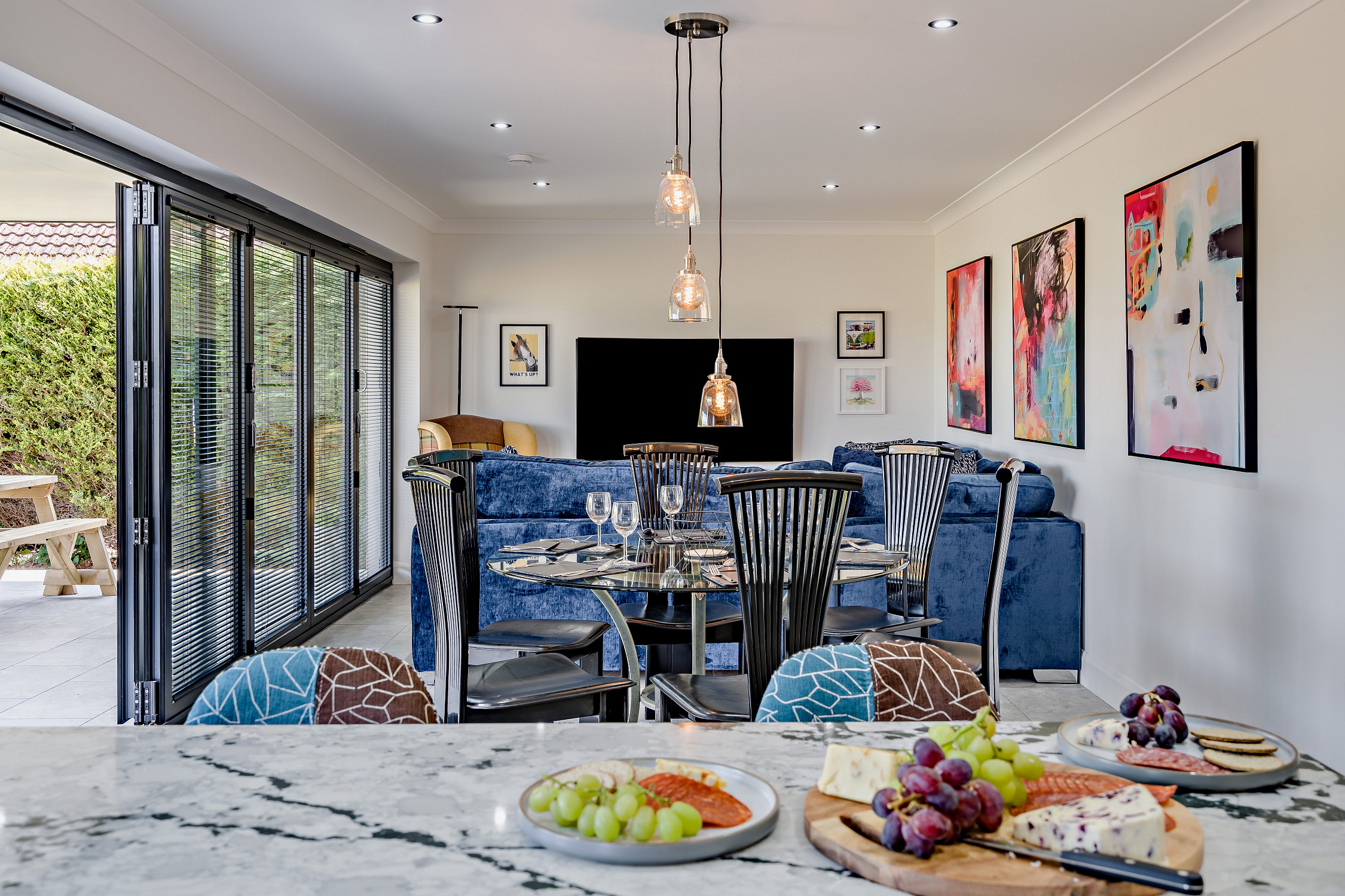 Corn Bunting Cottage - sociable space for 6 guests