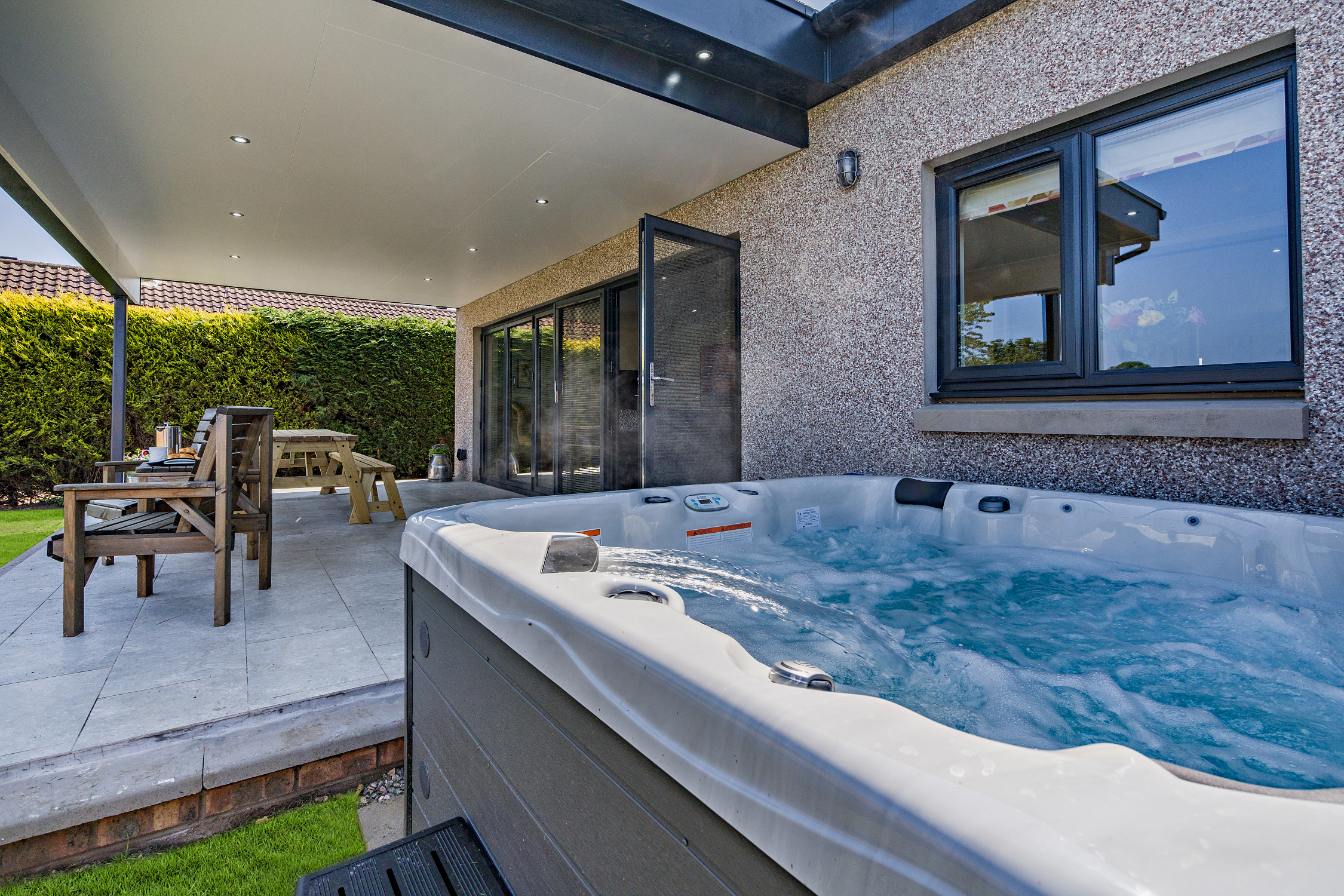 Corn Bunting Cottage - hot tub for rest and relaxation