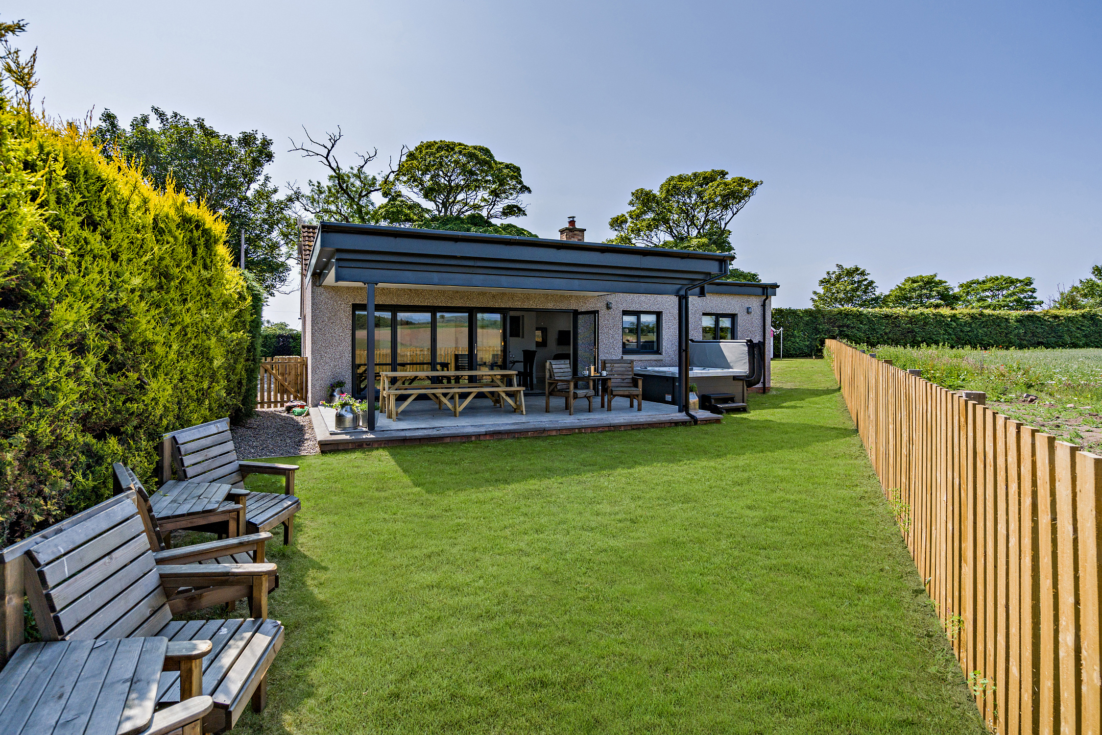 Corn Bunting Cottage - contemporary holiday accommodation