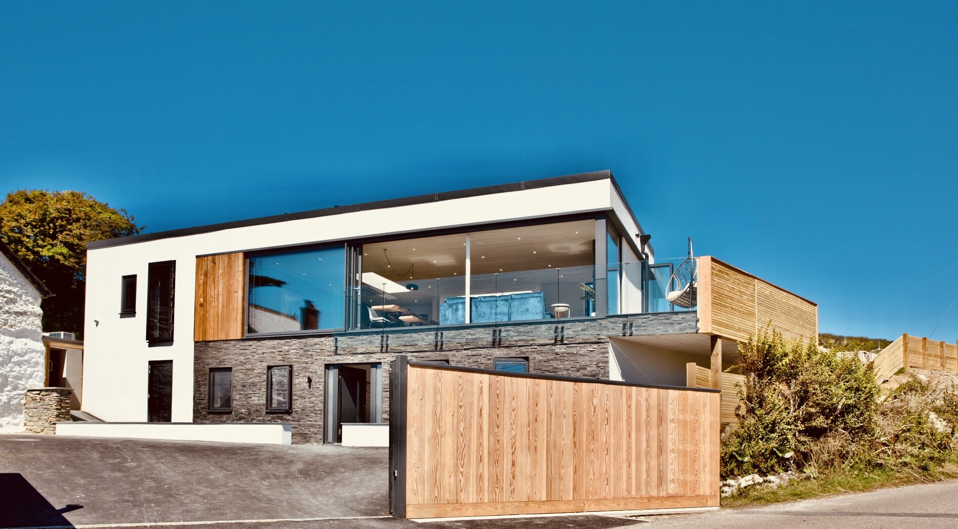 Rockpools - contemporary beach house design with glass walls to take in the views