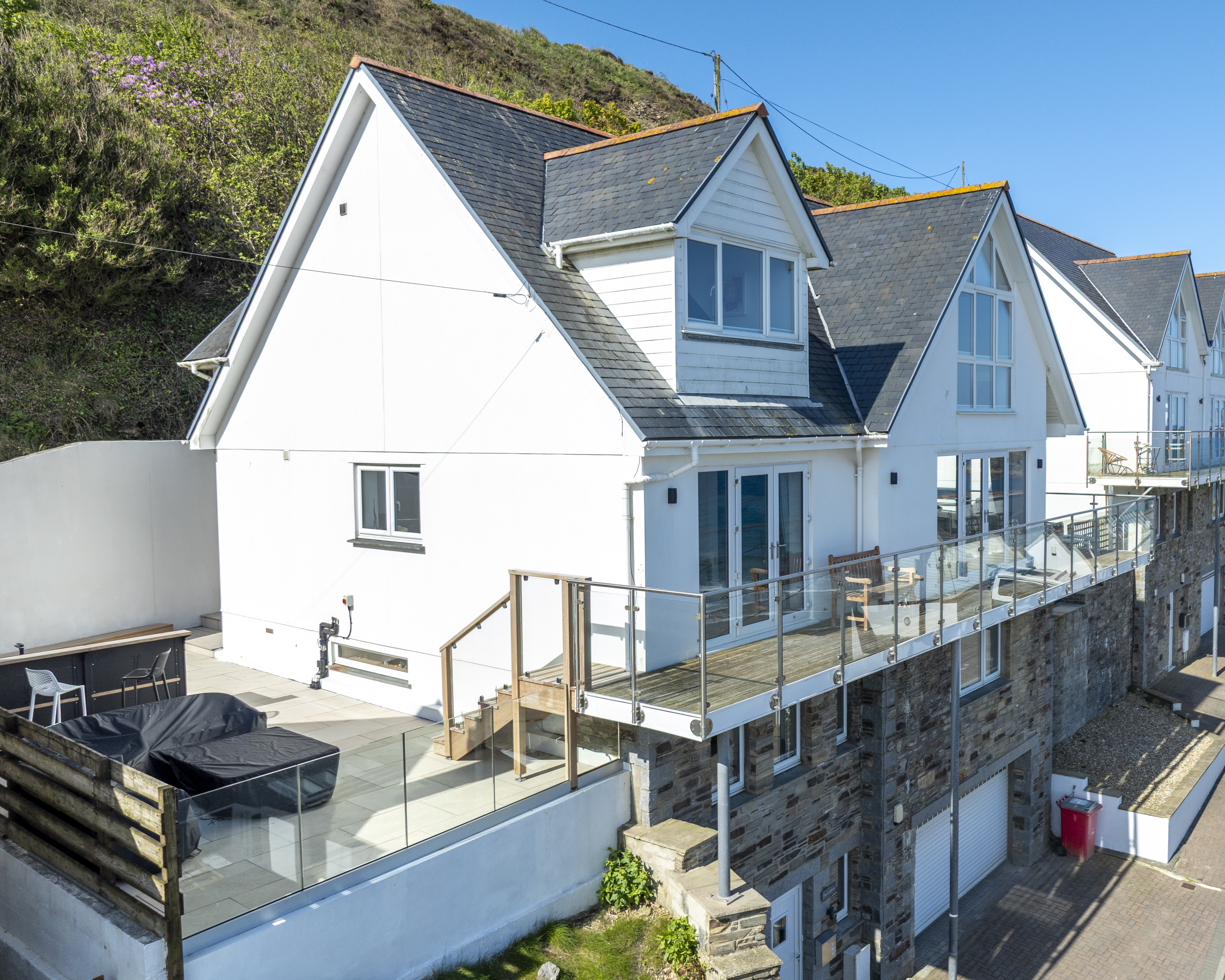 The Lookout - gorgeous beach house for 9