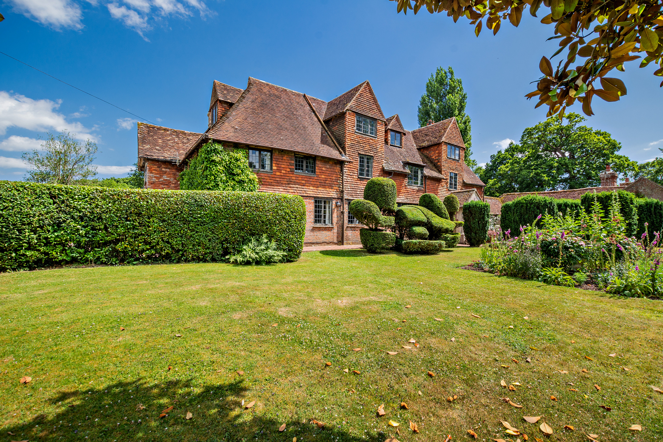 Pekes Manor | Large Tudor Manor House for Groups, East Sussex
