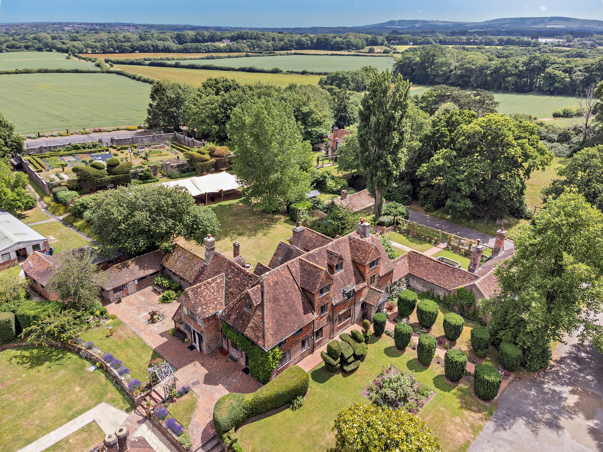 Pekes Manor | Large Tudor Manor House for Groups, East Sussex