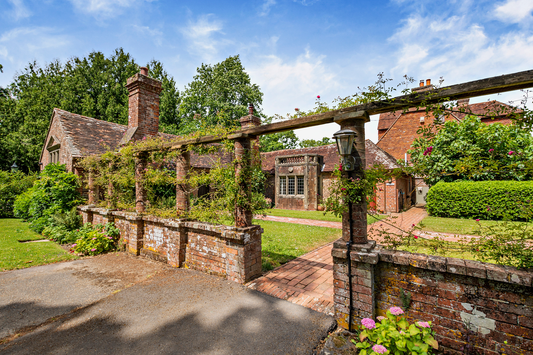 Pekes Manor | Large Tudor Manor House for Groups, East Sussex
