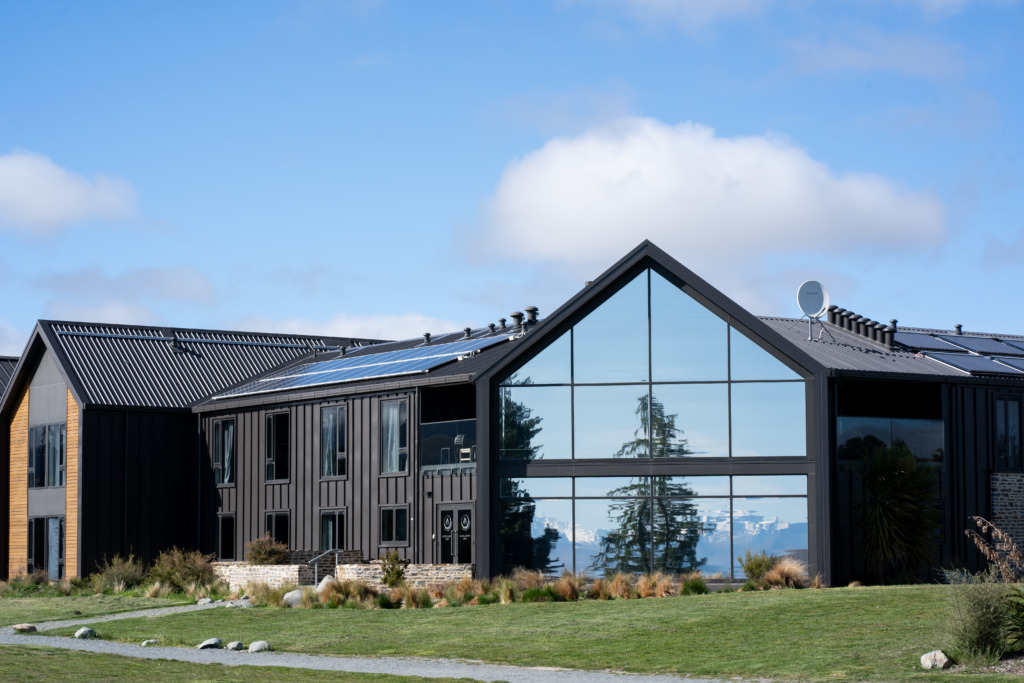 Haka House Lake Tekapo - stunning lake views