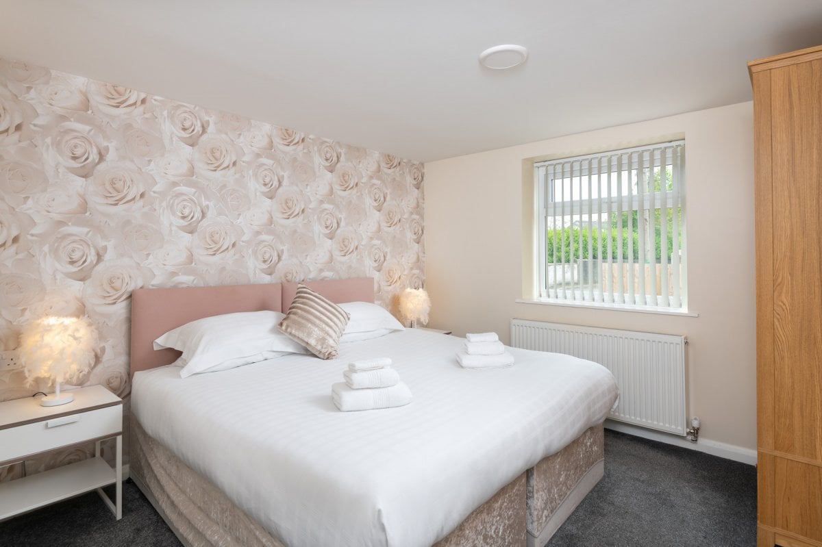 Four Oaks House - most bedrooms are zip link superking size