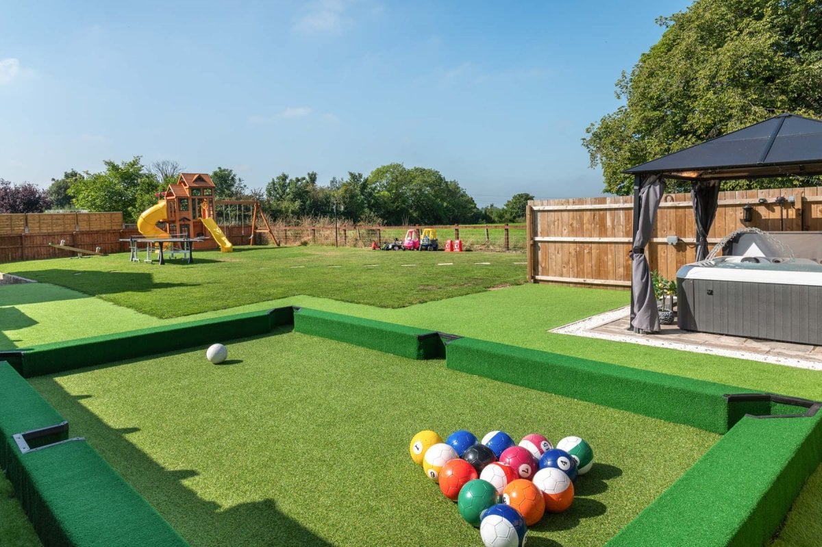 Four Oaks Cottage - Open Air Ball Pool