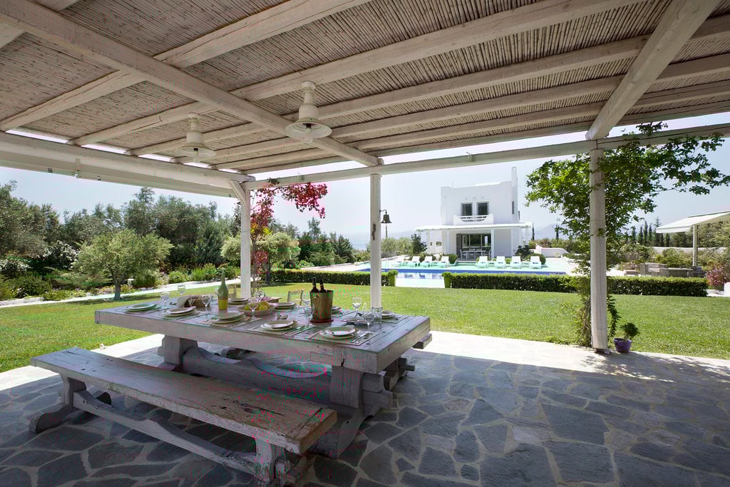 Outside dining in the garden
