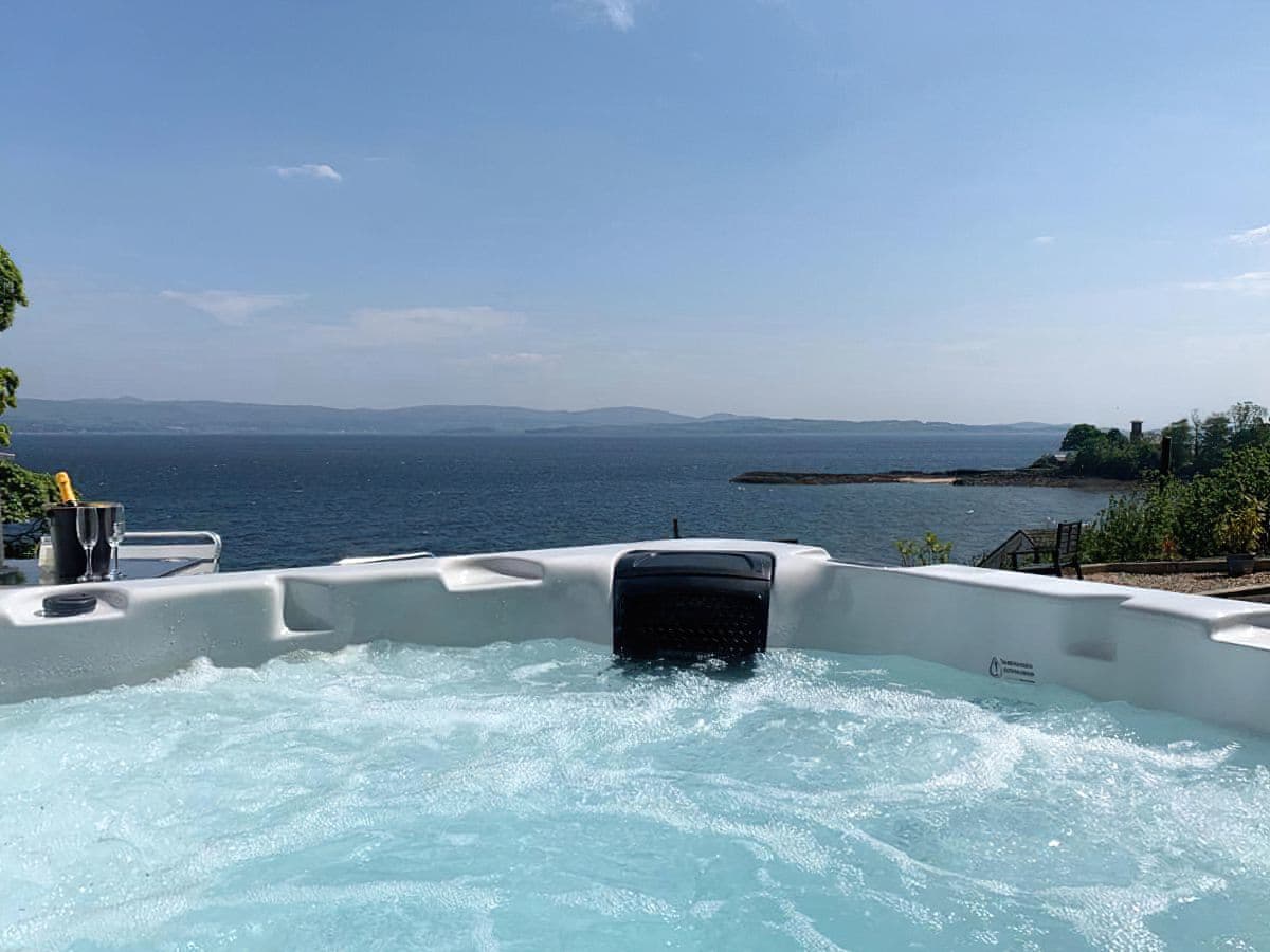 Seaview Cottage - hot tub with views to die for